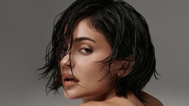 Kylie Jenner presentó su línea de jeans con una sesión de fotos en topless